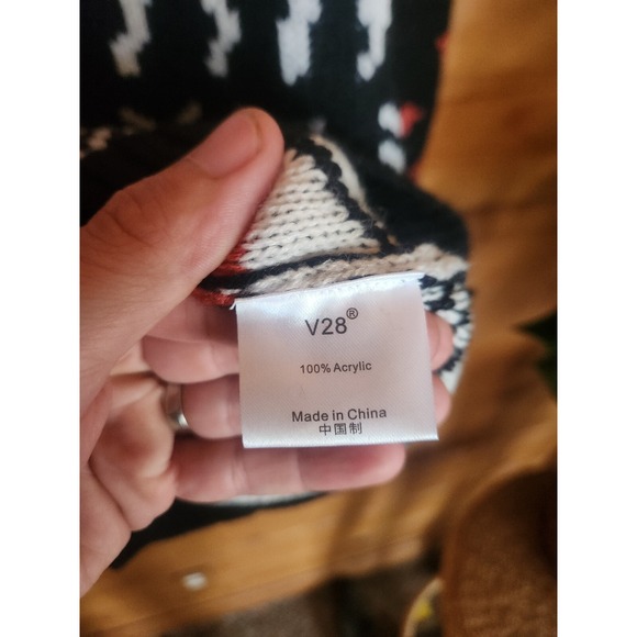 V28 Christmas Sweater Reindeer Knit CREW neck Black Red White XL - Picture 4 of 5